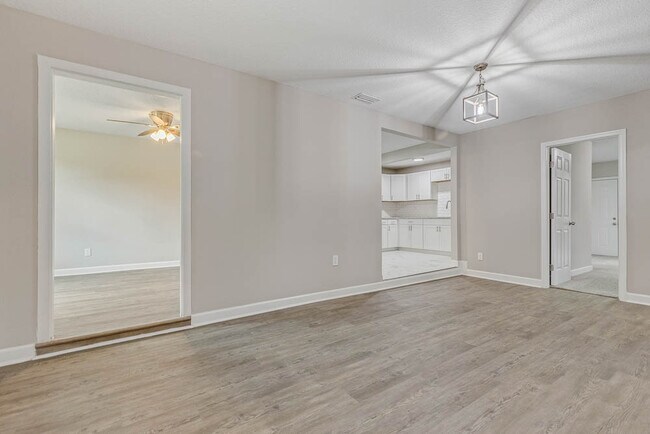 Foto del edificio - 436 Nightingale Rd