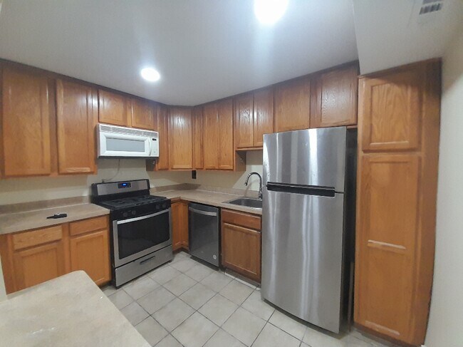 Foto del edificio - 6036 Westchester Park Dr