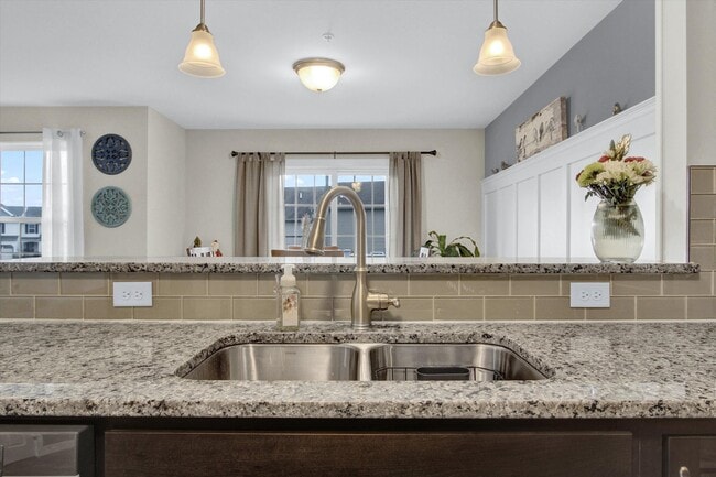 Foto del edificio - 2751 Post Dr