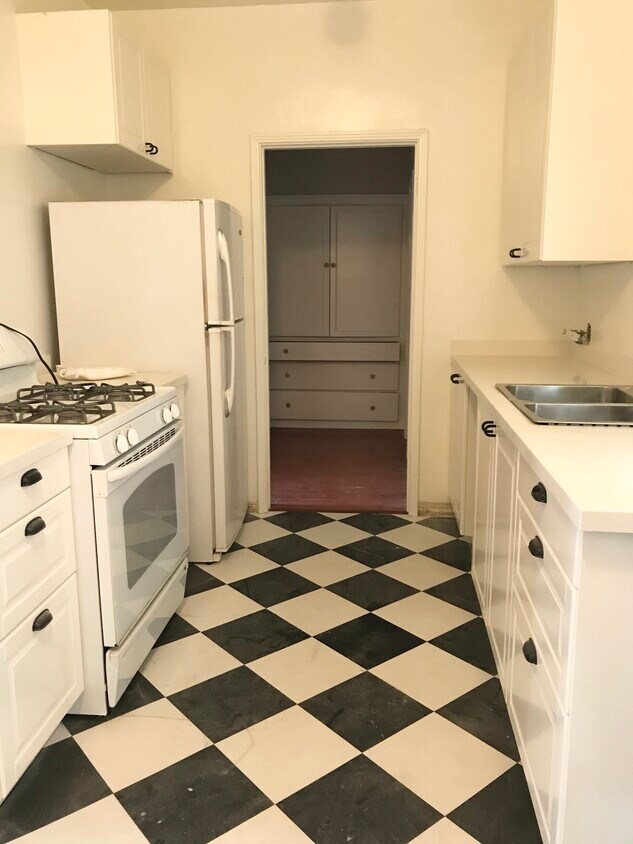Foto principal - 2035 N Vermont Ave