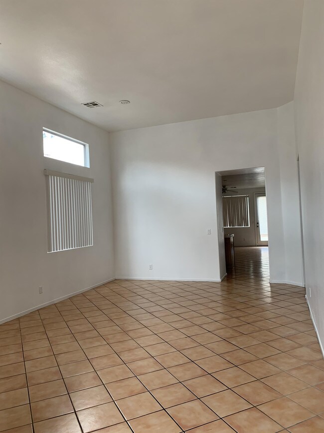 Foto del edificio - 4745 S Jensen St
