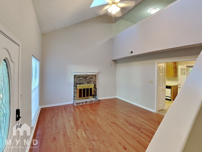 Foto del edificio - 8332 Woodford Bridge Dr