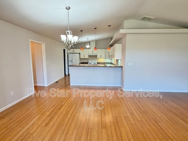 Building Photo - 1400 School House Ln
