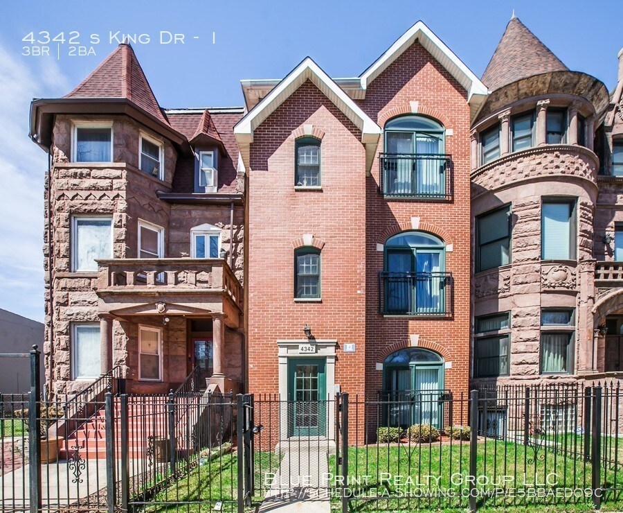 Foto principal - 3 bedroom 2 bath condo on Historic King Drive