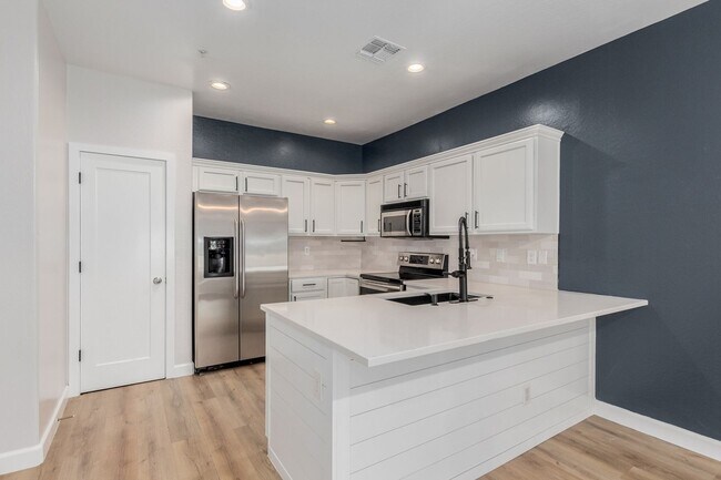 Foto del edificio - 7601 E Roosevelt St