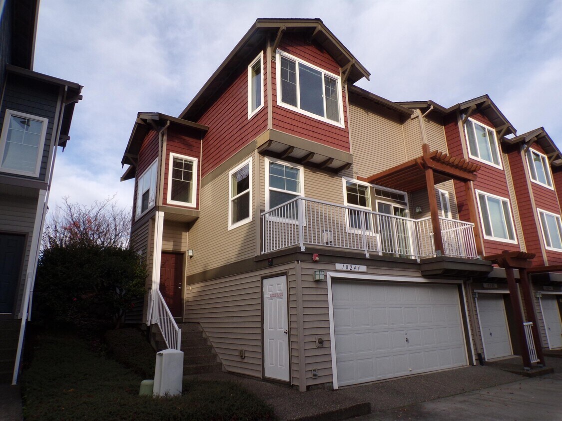 10244 NE Snoqualmie St, Hillsboro, OR 97006 Townhome Rentals in