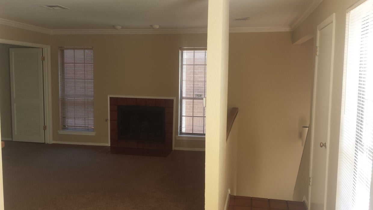 Primary Photo - 1455 NW 91st St