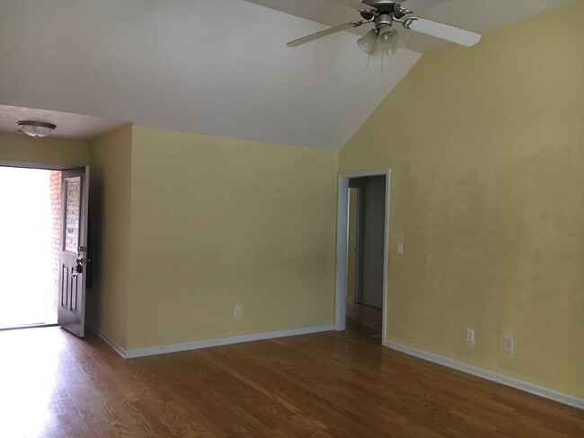 Building Photo - 109 Marigold Dr