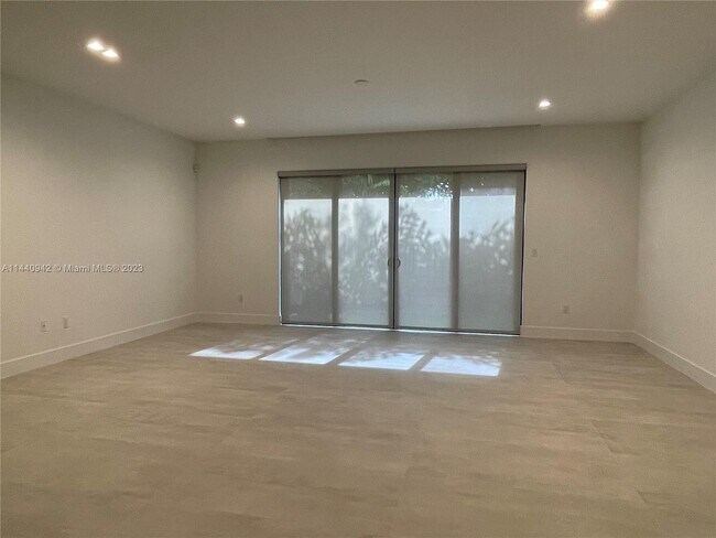 Foto del edificio - 6828 SW 80th St