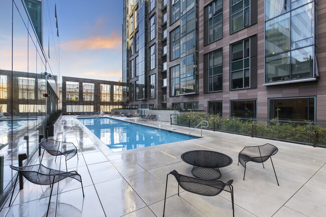 Heated Pool - 100 Van Ness