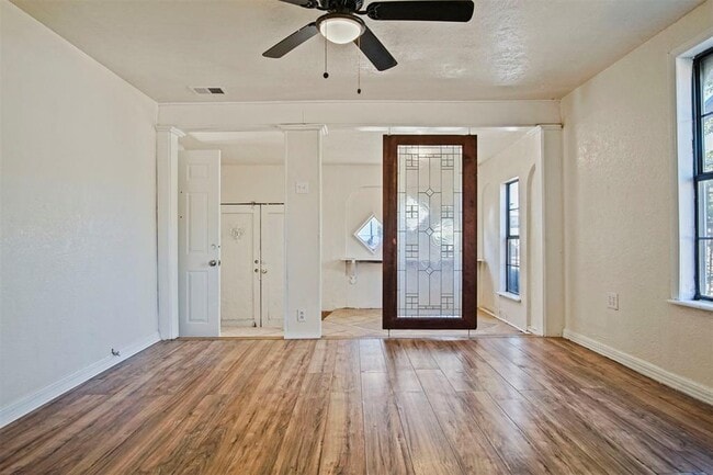 Foto del edificio - 2812 S Broadway Ave