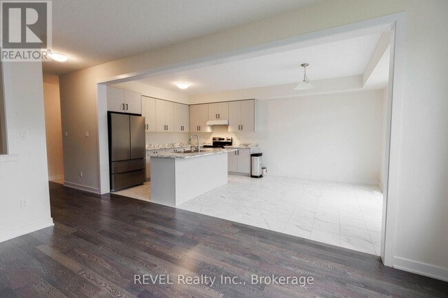 Building Photo - 133 Stern Dr