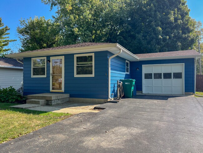 Building Photo - 3005 Tansel Rd