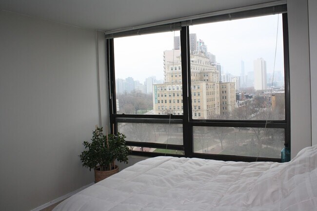 Building Photo - 2020 N Lincoln Park W