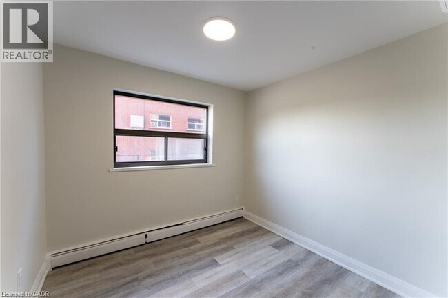 Photo du bâtiment - 700 Lawrence Rd