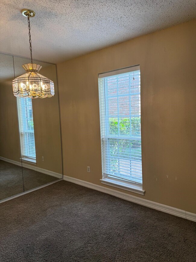 Building Photo - 6402 Del Monte Dr