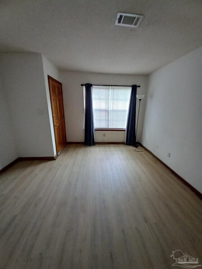 Foto del edificio - 802 Mills Ave