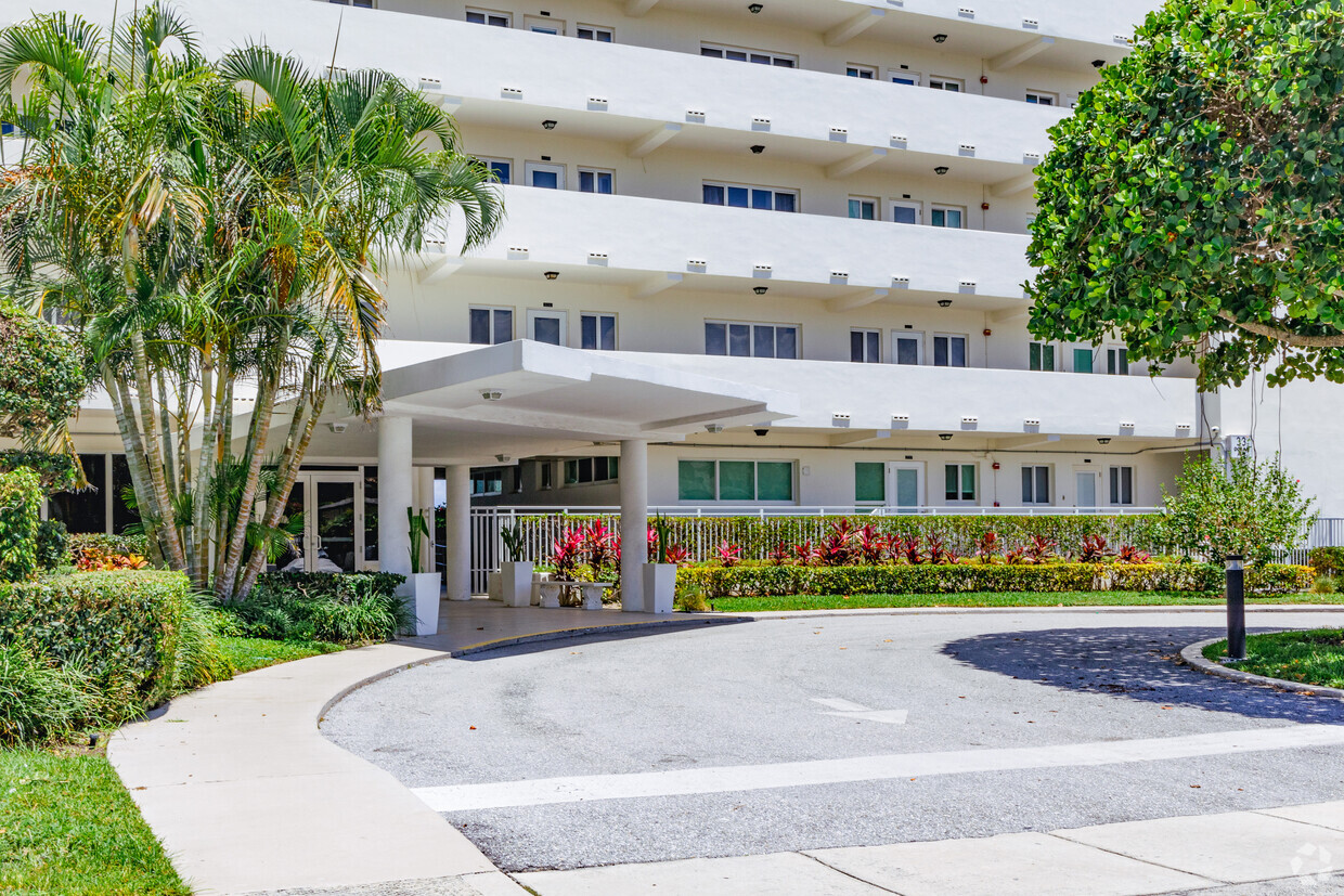 Foto del edificio - Palm Beach Shores Co-op Apartments