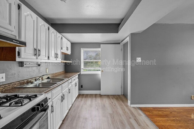 Photo - 135 Dundee Cir House