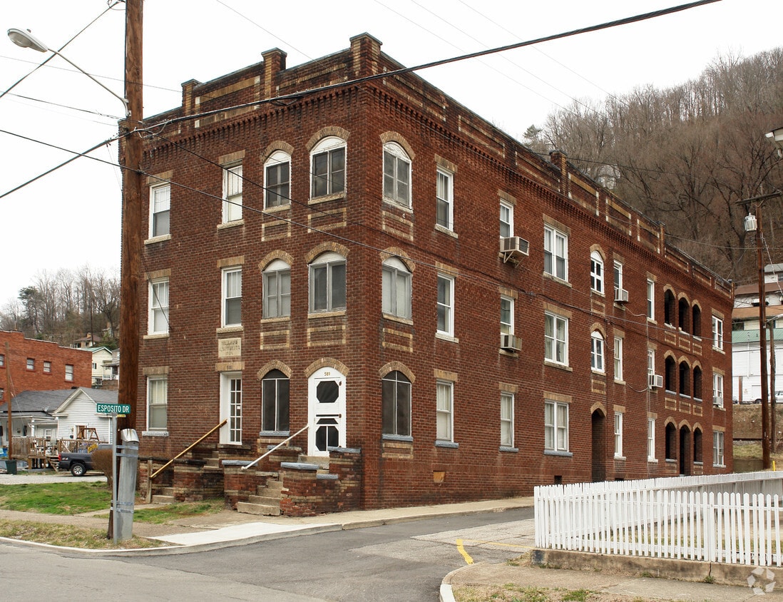 589 Stratton St, Logan, WV 25601 Apartments in Logan, WV
