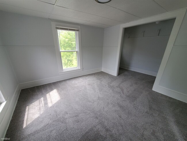 Building Photo - 1 br, 1 bath 4plex - 624 Lamberton St NE