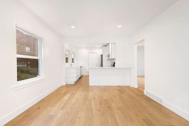 Building Photo - 2614 E Olive St