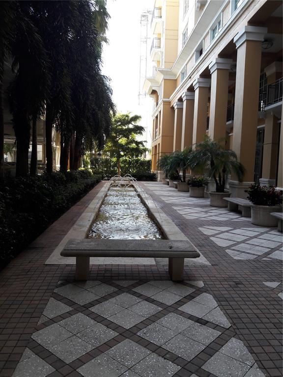 Building Photo - 750 N Tamiami Trail