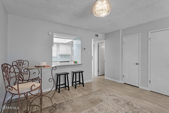 Foto del edificio - 6700 Escondido Dr