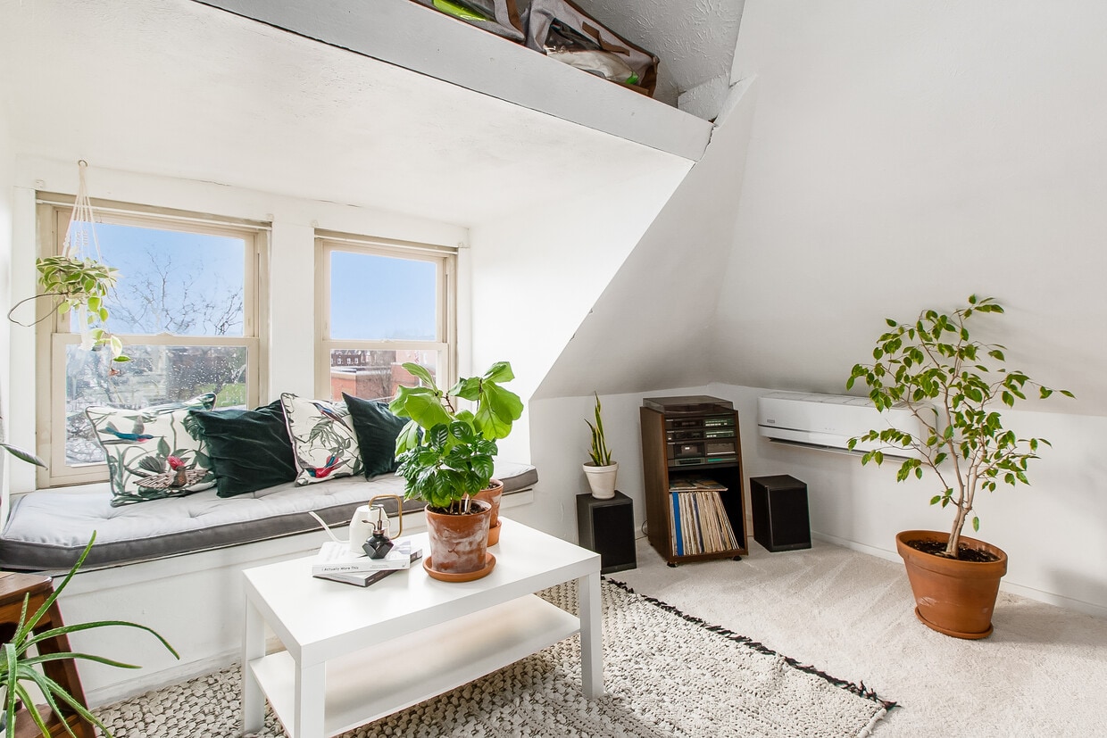 Bedroom 3, third floor - 234 E 7th Ave