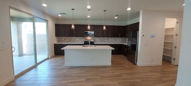 Foto del edificio - This Gorgeous 5 Bedroom 3 Bath Home in Jor...