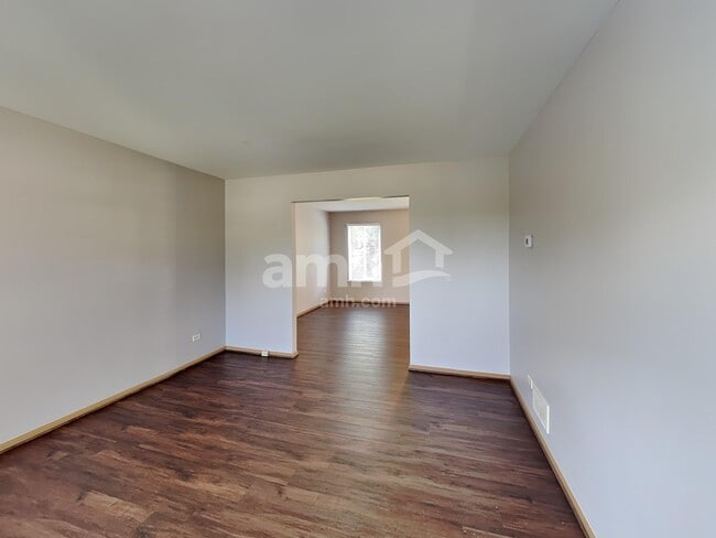 Building Photo - 347 Deering Ln