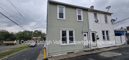 Building Photo - 733 Clay St