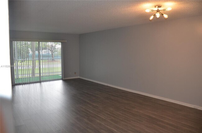 Foto del edificio - 12950 SW 7th Ct