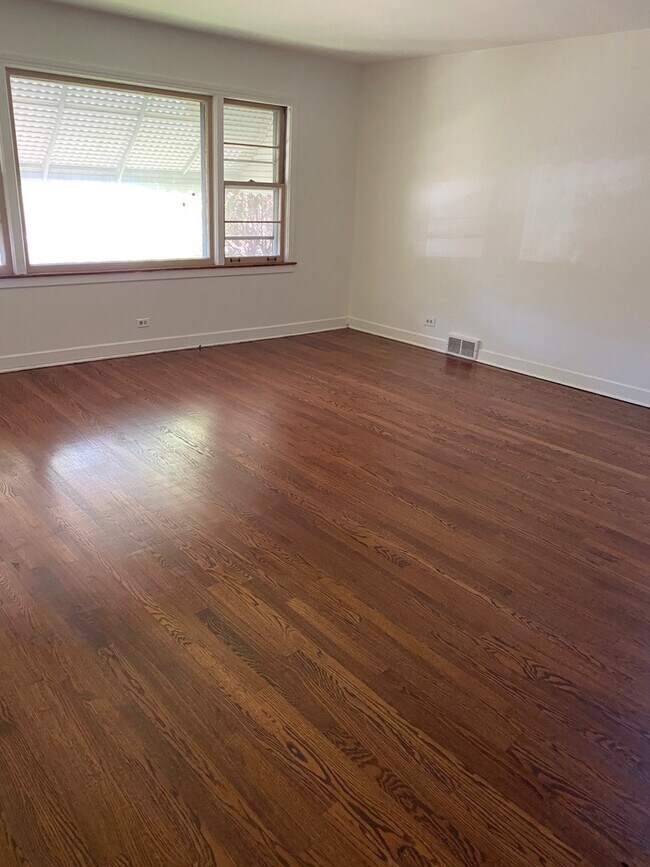 Foto del edificio - 7643 Knox Ave