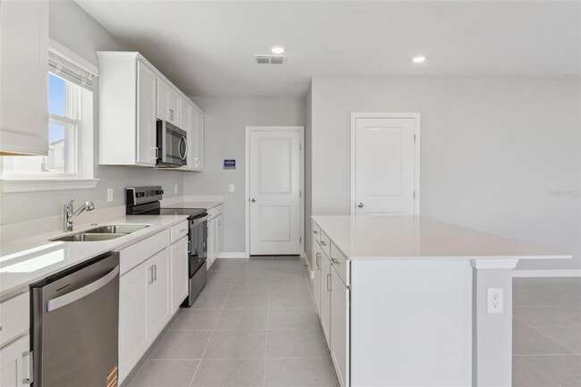 Building Photo - 1087 Silverlake Blvd