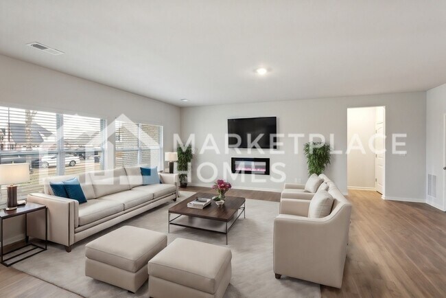 Building Photo - 2150 Tulip Dr