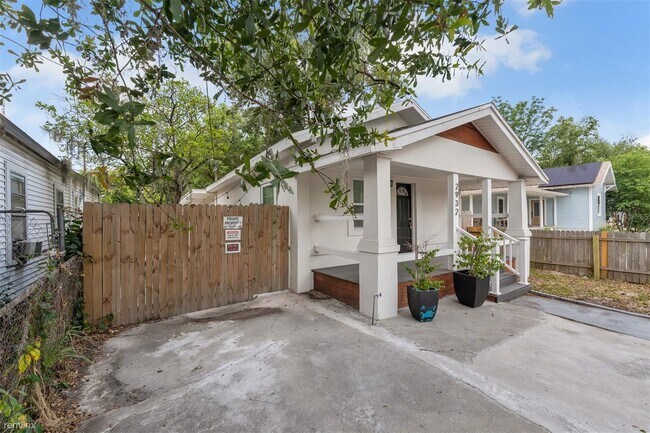 Building Photo - 3 br, 2 bath House - 2932 N Tampa Street