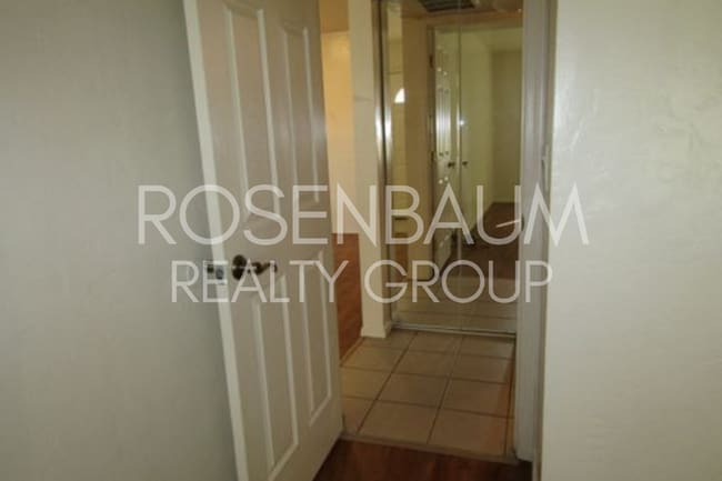 Building Photo - Spacious 1-bedroom, 1-bath apartment in Tu...
