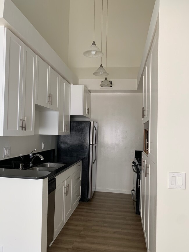 Building Photo - 14311 Dickens St