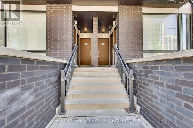 Building Photo - 34 Fieldway Rd