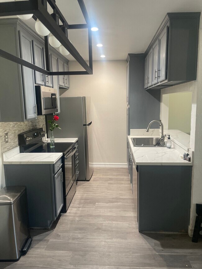 Foto del edificio - 23318 Marigold Ave