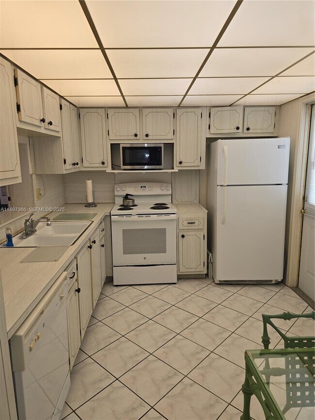 Foto del edificio - 609 NE 14th Ave