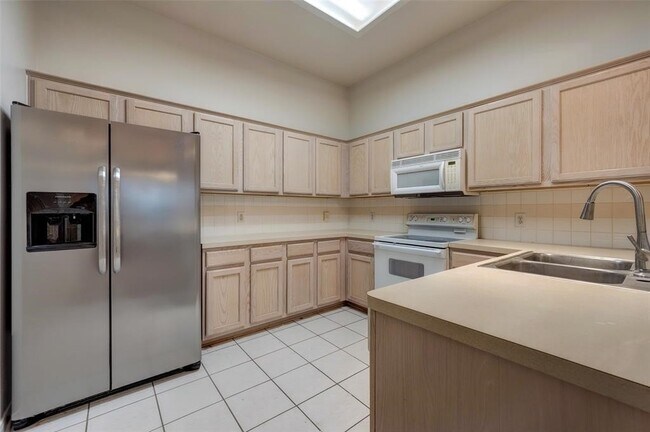 Foto del edificio - 2710 Grants Lake Blvd