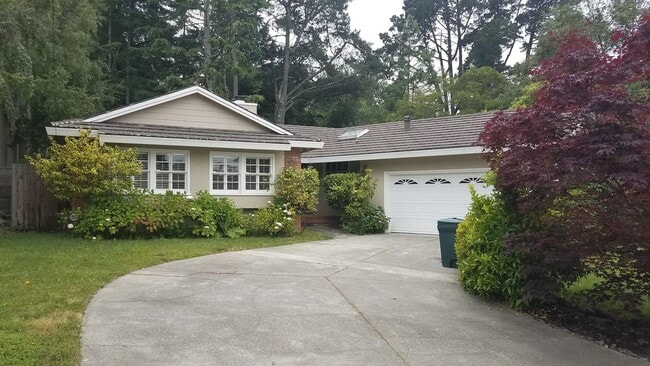 Building Photo - Spacious updated 3BR home with deck & chef’s Kitchen