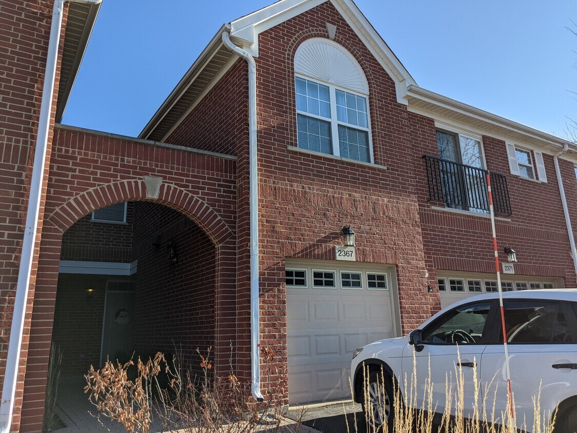 2367 Chelsea Rd, Northbrook, IL 60062 Condo for Rent in Northbrook