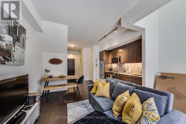 Building Photo - 90 Niagara St