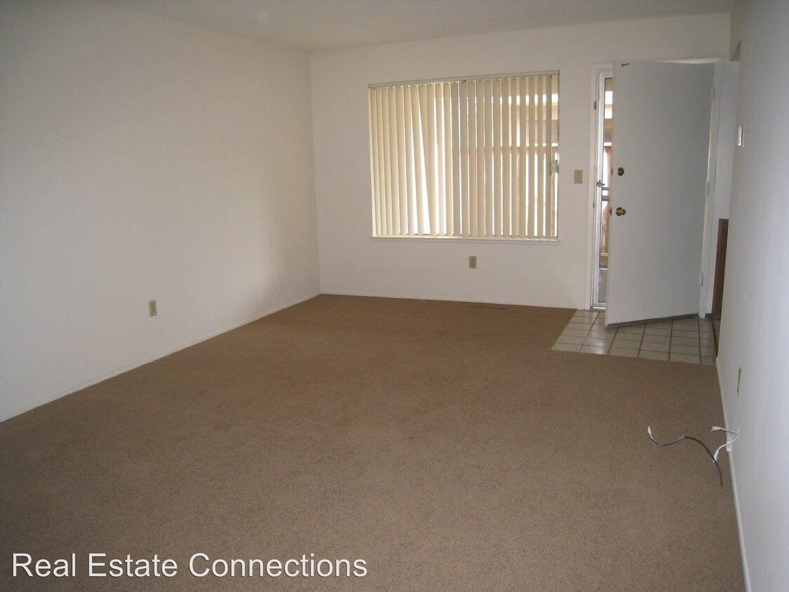 Building Photo - 235 Echo Ave