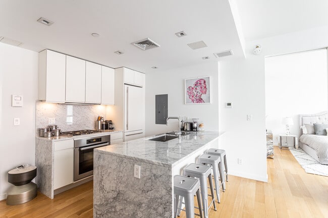 Building Photo - 250 Bowery