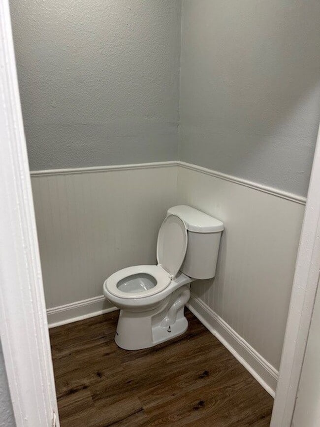 Building Photo - Newly renovated 3 BR 1.5BA 1400 sf townhouse located in near downtown Norfolk.