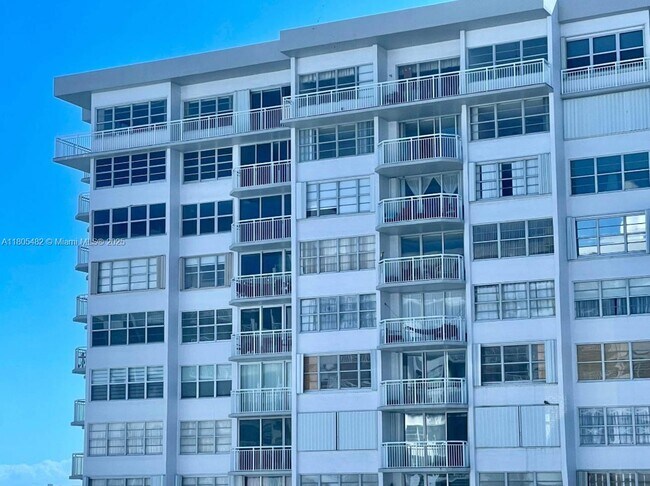 Foto del edificio - 18041 Biscayne Blvd